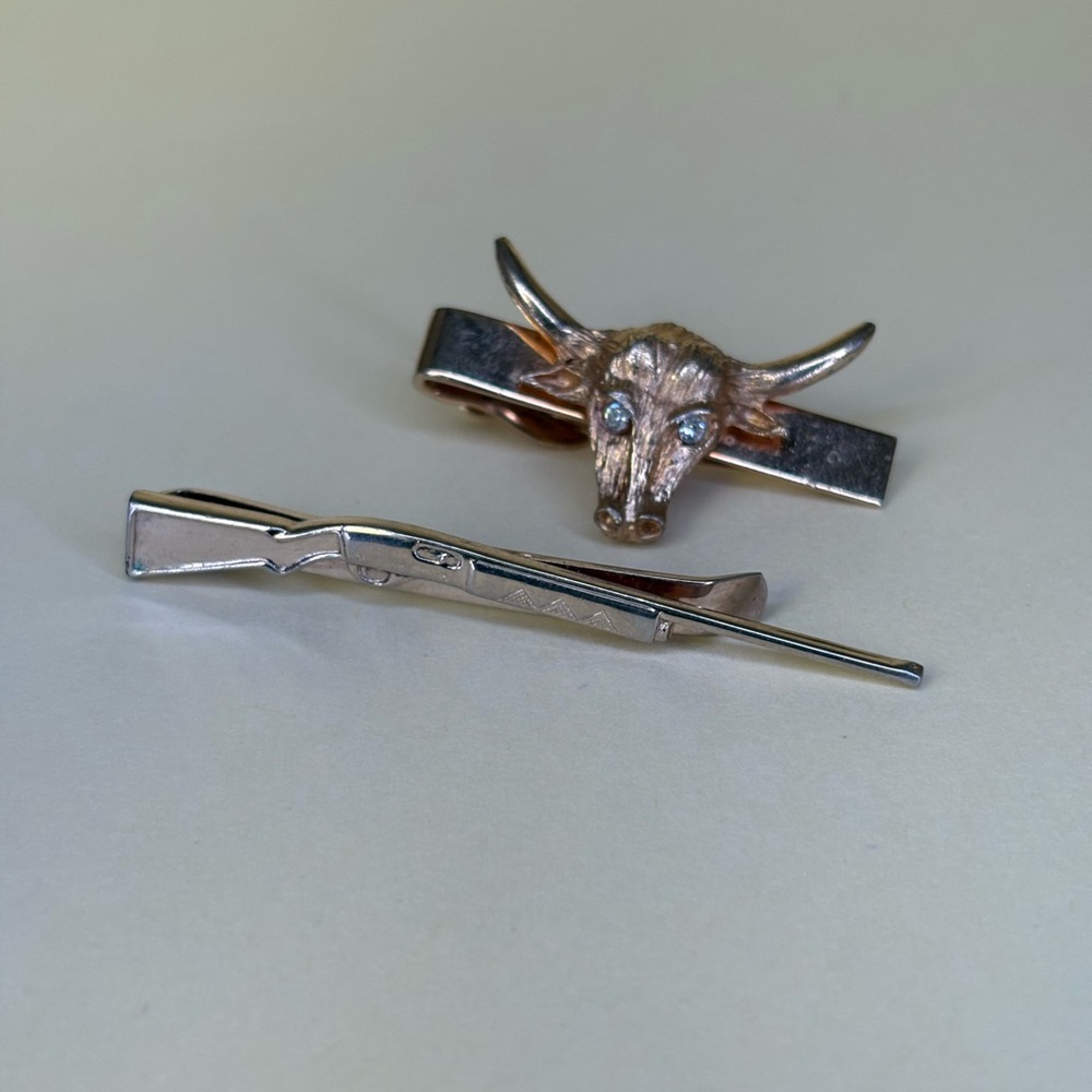 Gold tone Bull & Rifle Tie Clips